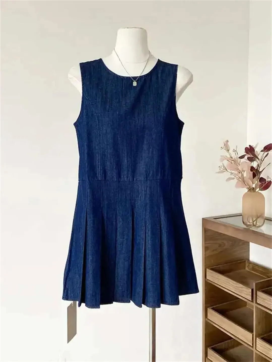 Women's Denim O-Neck Slim Sleeveless Zippers Deep Blue Spliced Folds Short Dress