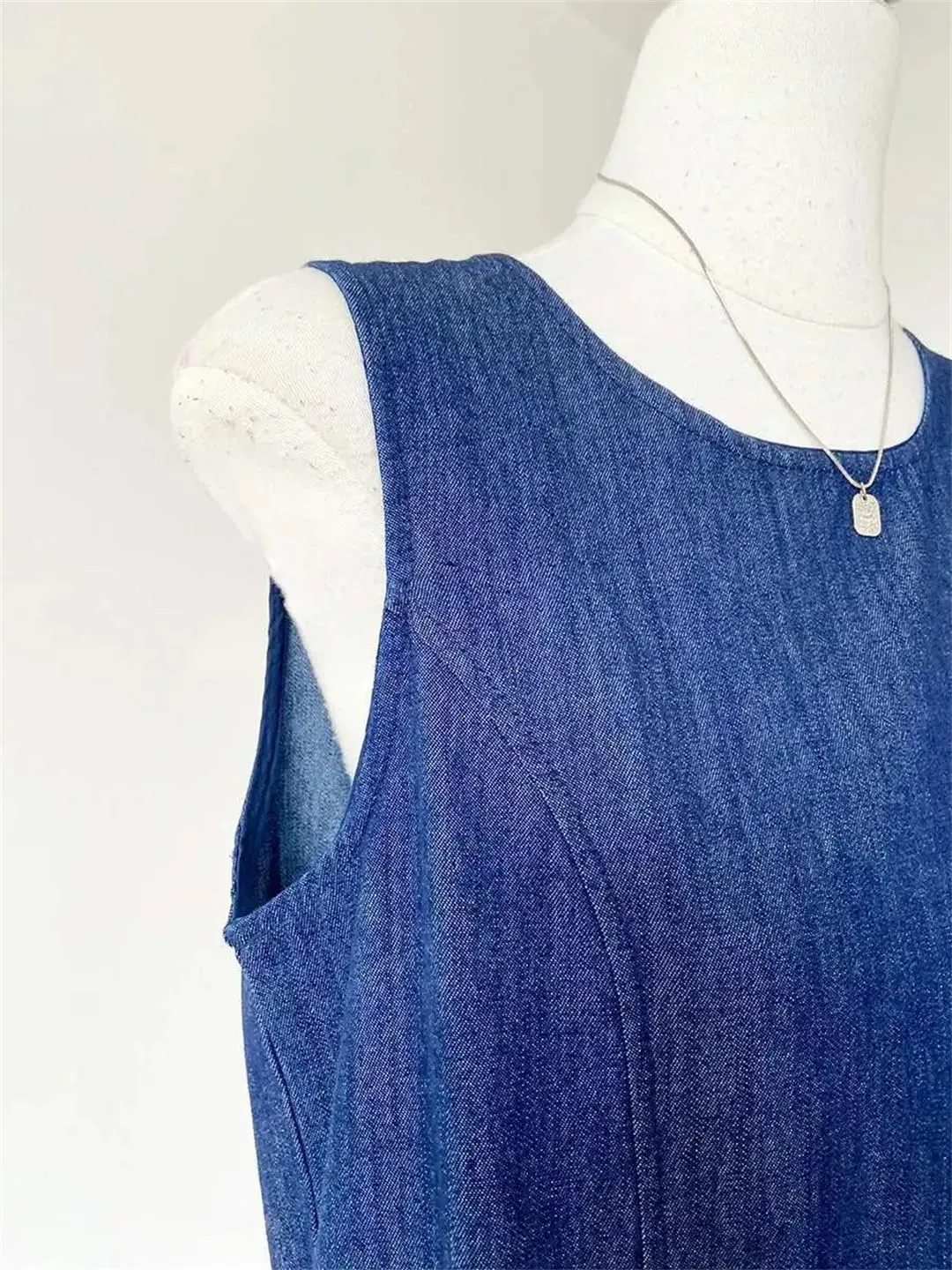 Women's Denim O-Neck Slim Sleeveless Zippers Deep Blue Spliced Folds Short Dress
